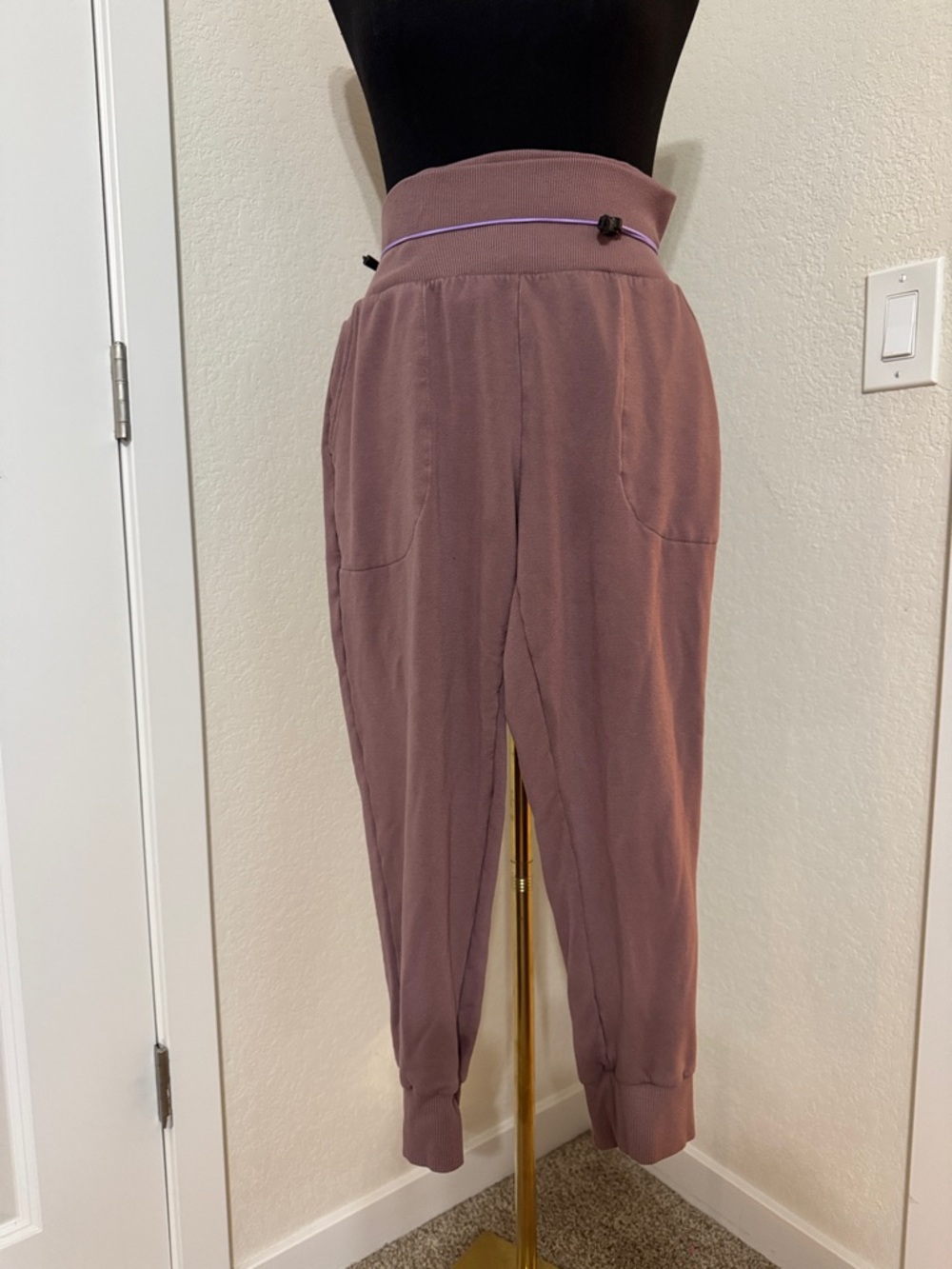 Nike Capri/Cropped Jogger Pants